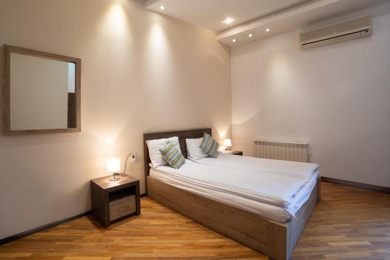 Saryan Hotel Erévan Extérieur photo