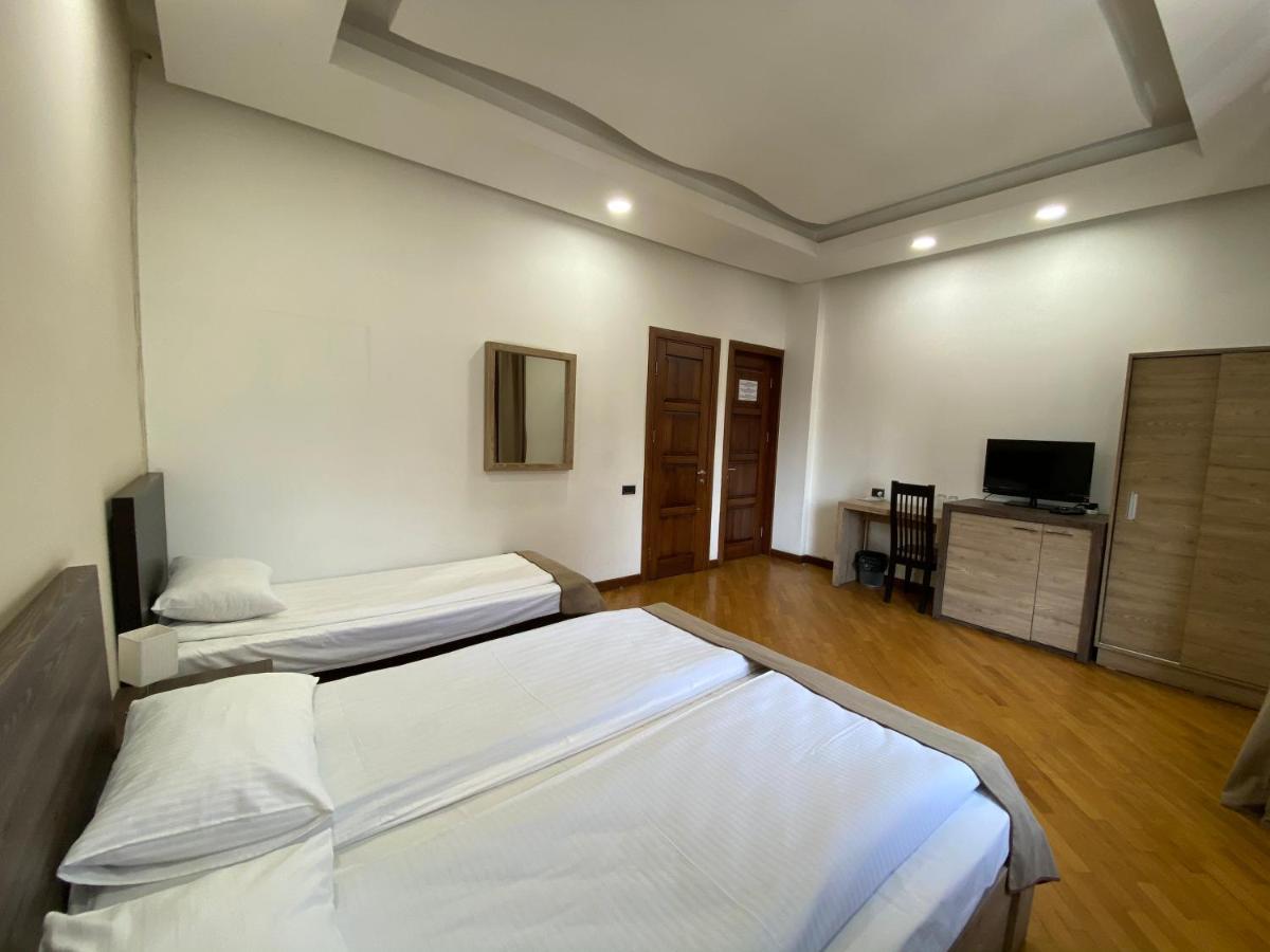 Saryan Hotel Erévan Extérieur photo